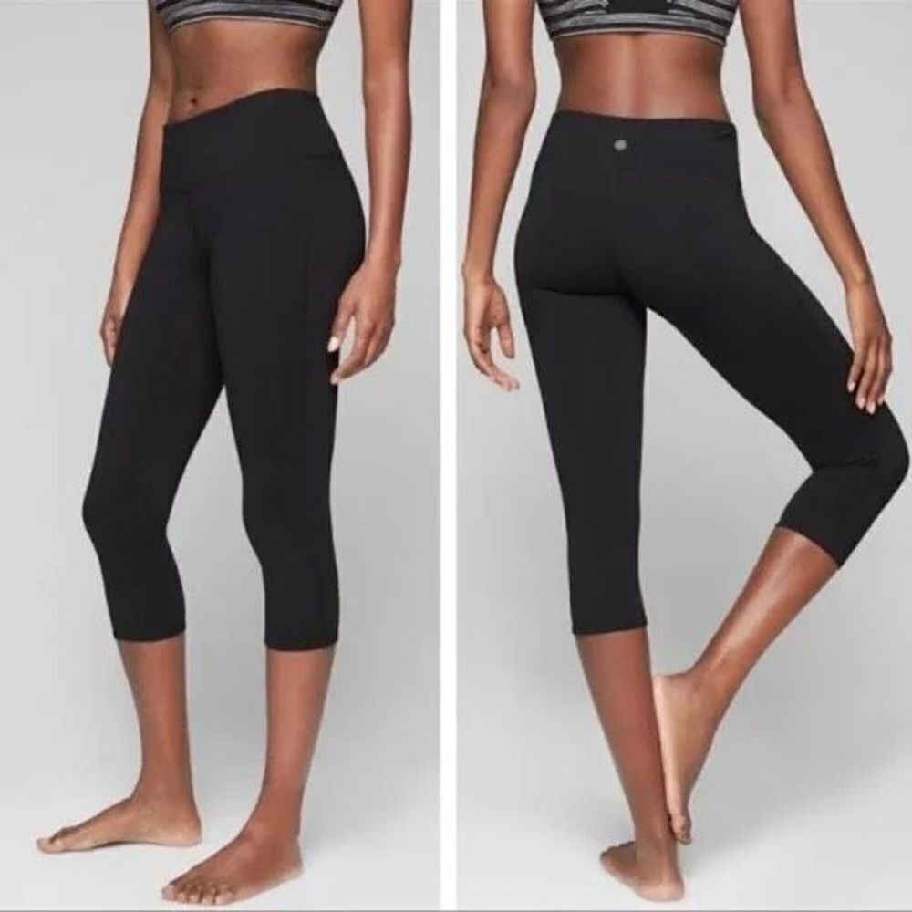Athleta High Rise Chaturanga Capri Leggings in Black Size XS